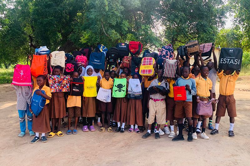 Spenden für Schultaschen für Schule in Ghana