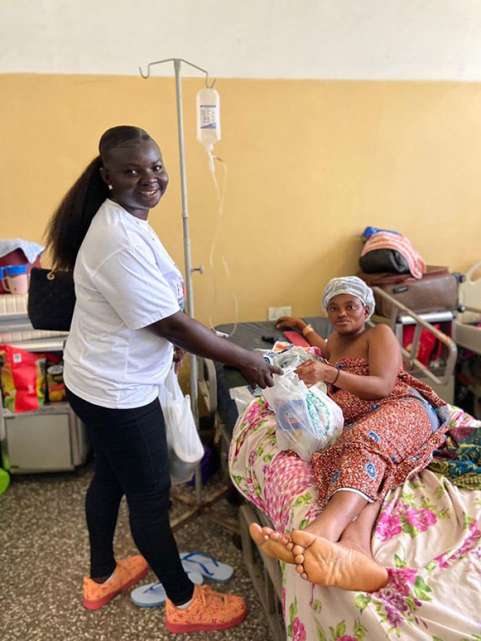 Spenden für Mütter im Krankenhaus in Berekum von Joy In The Star
