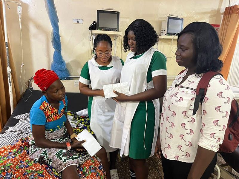 JITS unterstützt beim Bezahlen von Krankenhausrechnungen für eine Patientin